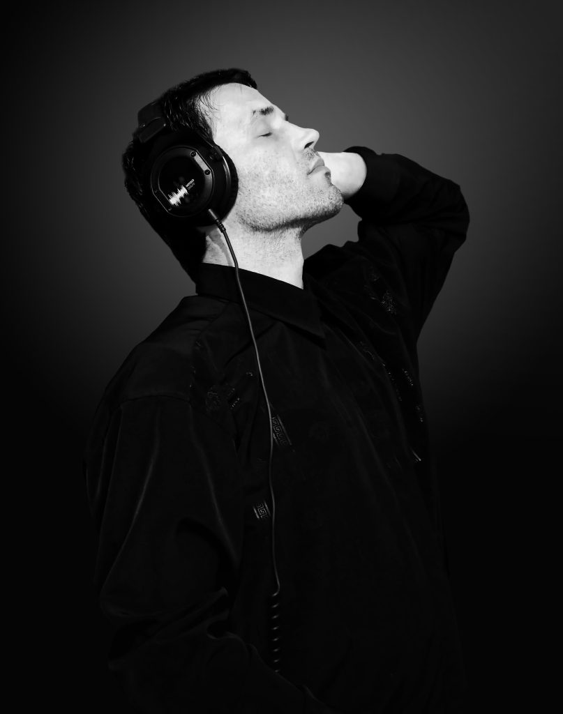 Hi-Fi Headphones Küçük resim